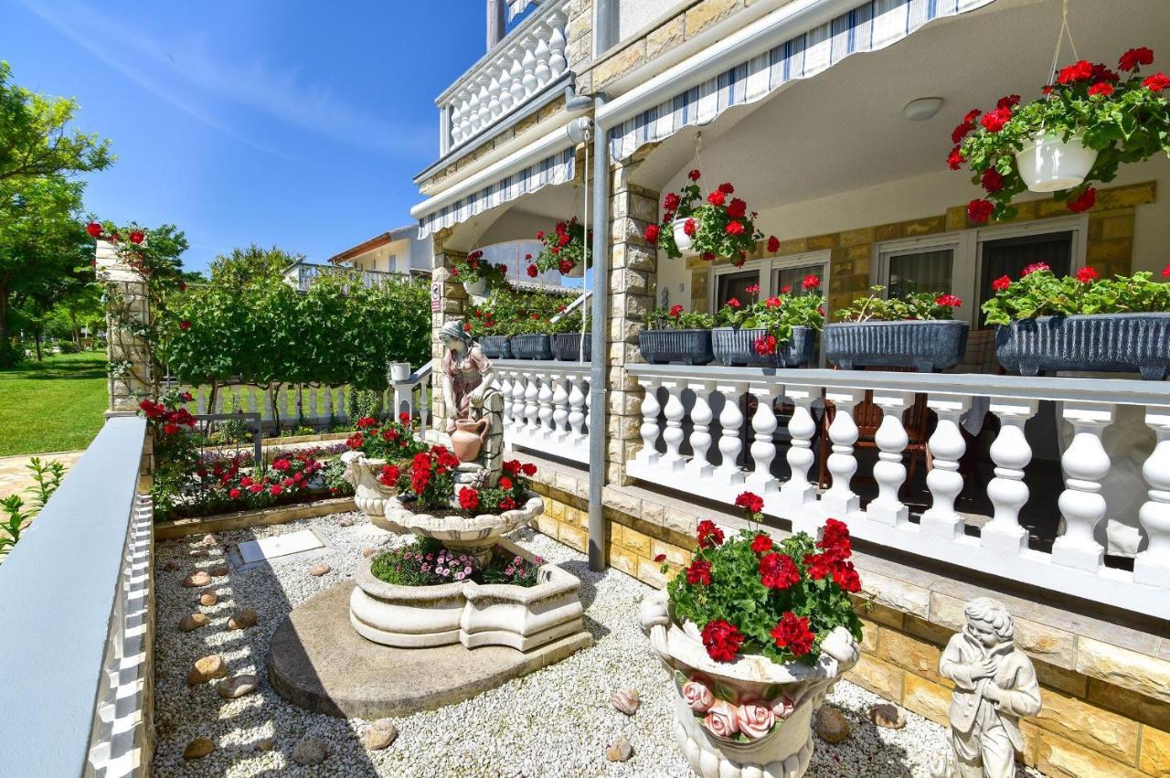 Apartments Rote Rosen Nin Exterior foto